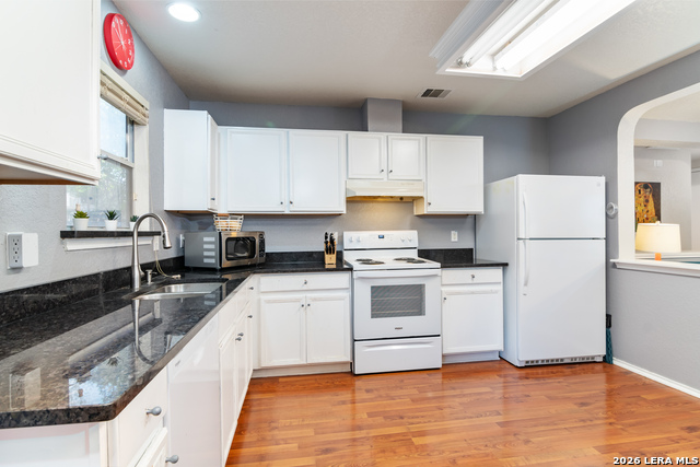 Listing photo id 4 for 14726 Bluemist Pass