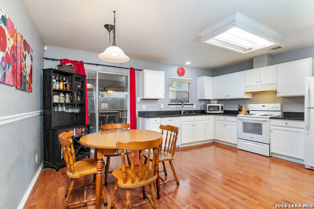 Listing photo id 5 for 14726 Bluemist Pass