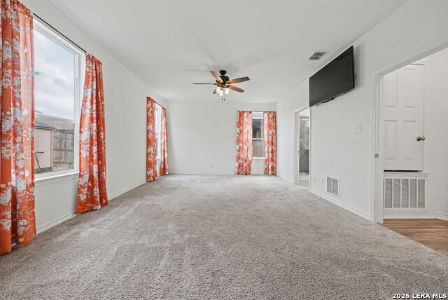 Listing photo id 11 for 4568 Klein Mdws