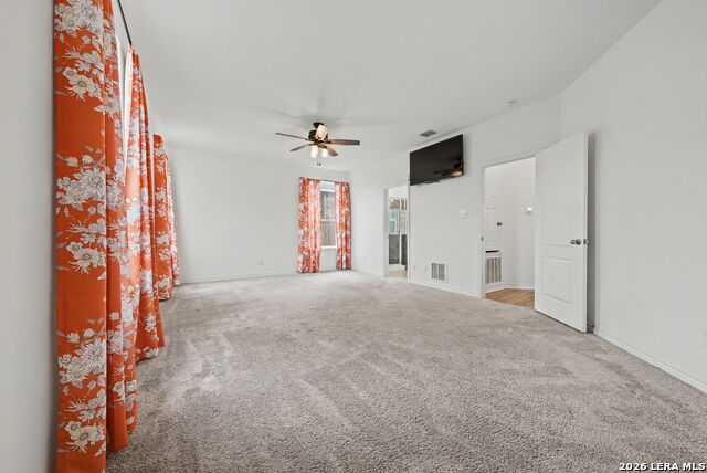 Listing photo id 12 for 4568 Klein Mdws