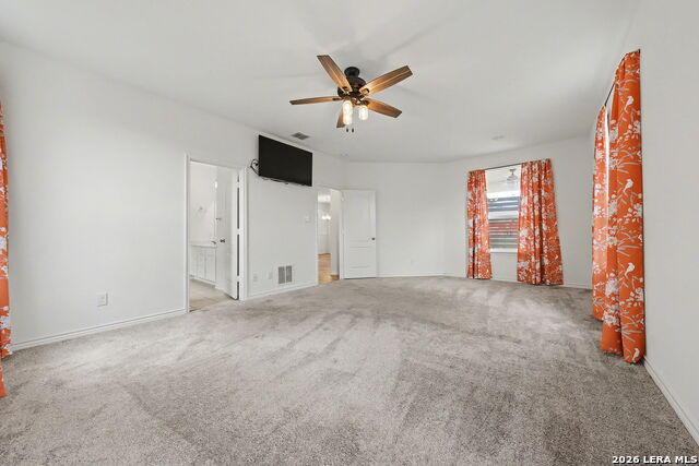 Listing photo id 13 for 4568 Klein Mdws