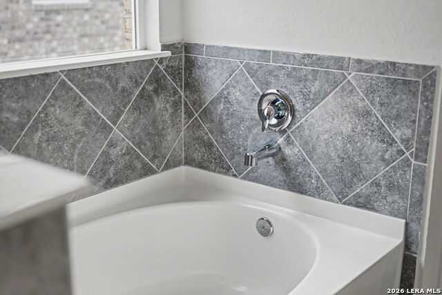 Listing photo id 17 for 4568 Klein Mdws