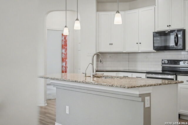 Listing photo id 1 for 4568 Klein Mdws