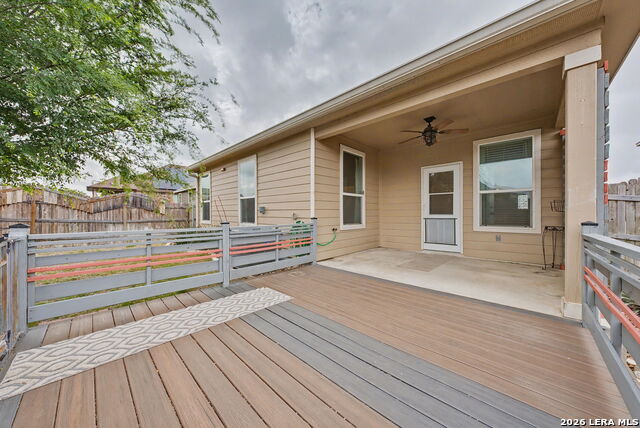 Listing photo id 33 for 4568 Klein Mdws