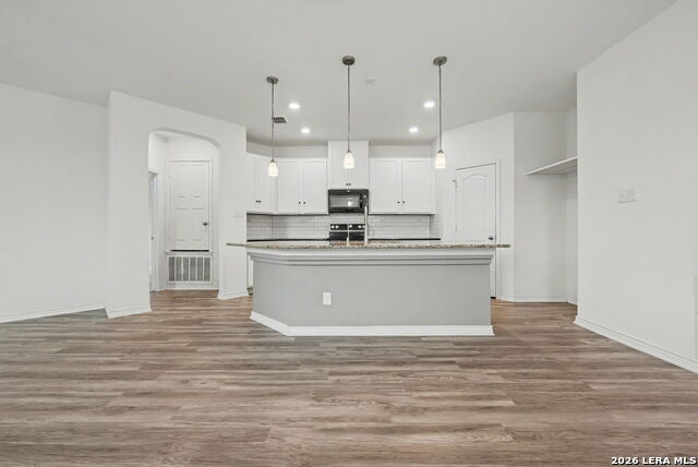 Listing photo id 4 for 4568 Klein Mdws