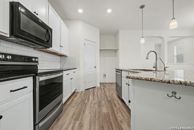 Listing photo id 6 for 4568 Klein Mdws