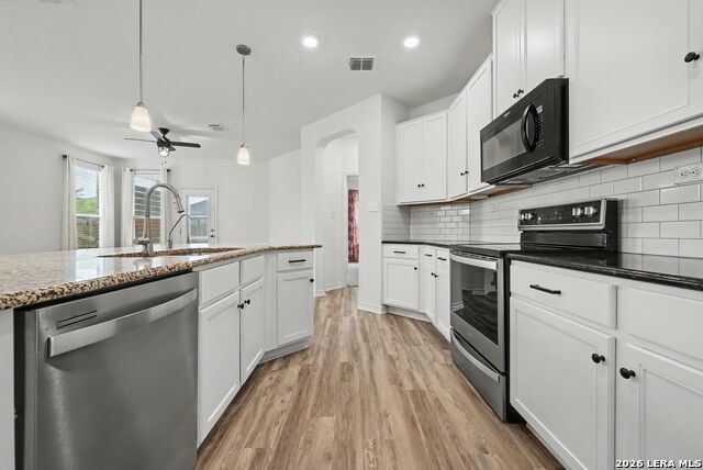 Listing photo id 7 for 4568 Klein Mdws