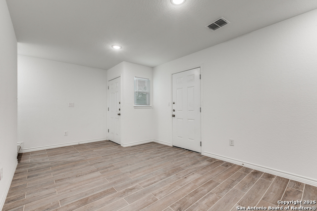 Image 4 of 25 For 1835 Poplar W 402