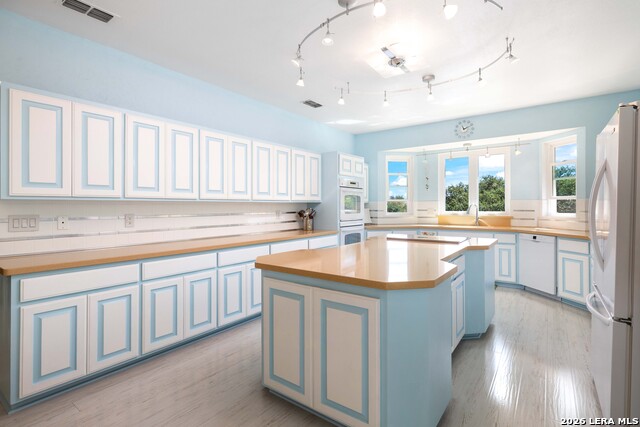 Image 5 of 30 For 8723 Prince Hts