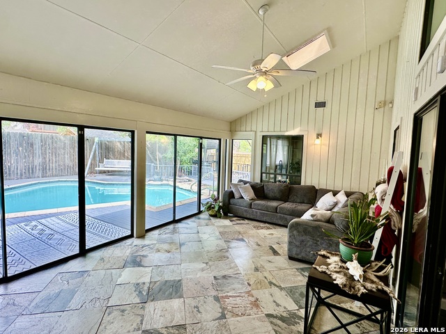 Image 11 of 50 For 201 Country Wood Dr