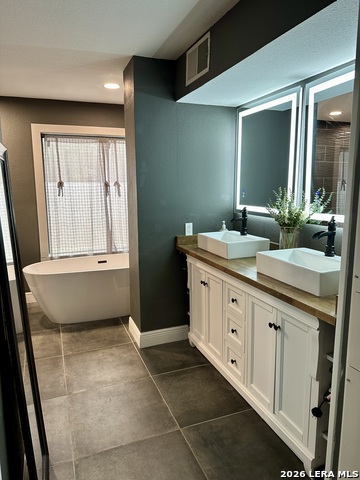 Image 21 of 50 For 201 Country Wood Dr