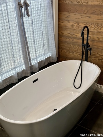 Image 24 of 50 For 201 Country Wood Dr