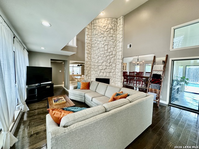 Image 7 of 50 For 201 Country Wood Dr