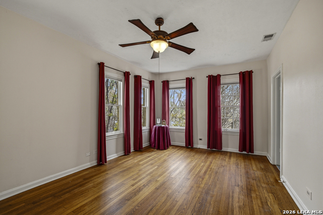 Image 27 of 45 For 432 Mary Louise Dr