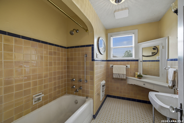 Image 31 of 45 For 432 Mary Louise Dr