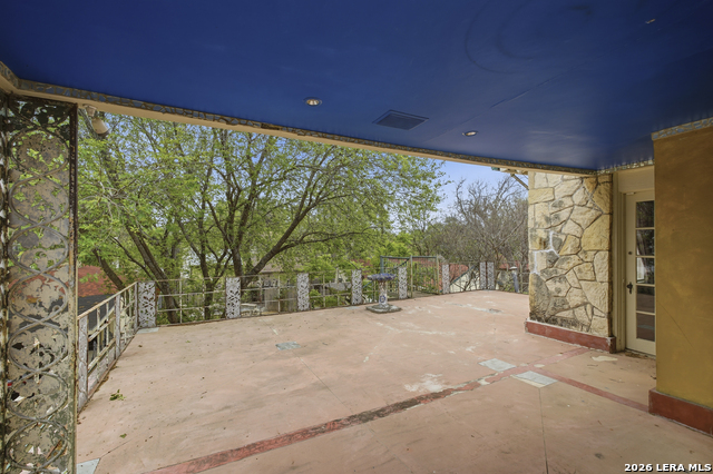 Image 33 of 45 For 432 Mary Louise Dr