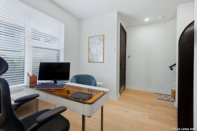 Image 10 of 72 For 719 E Locust St, Unit 4107  4107