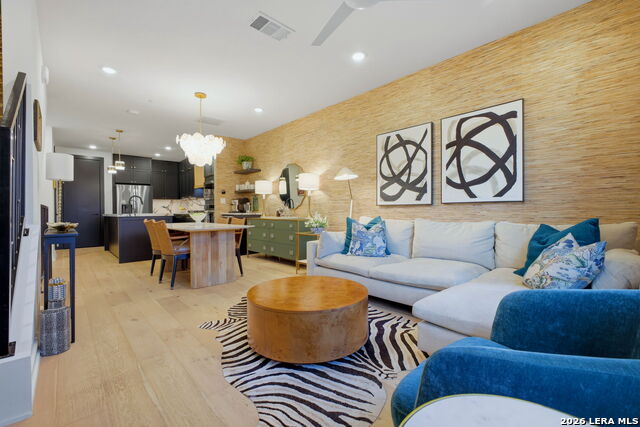 Image 11 of 72 For 719 E Locust St, Unit 4107  4107