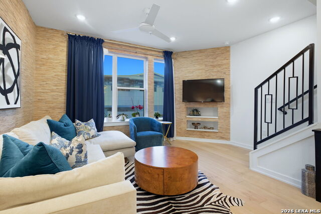 Image 13 of 72 For 719 E Locust St, Unit 4107  4107