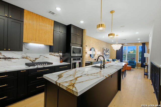 Image 19 of 72 For 719 E Locust St, Unit 4107  4107