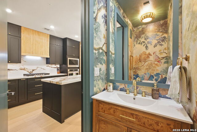 Image 25 of 72 For 719 E Locust St, Unit 4107  4107