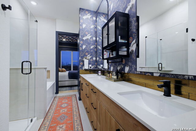 Image 35 of 72 For 719 E Locust St, Unit 4107  4107