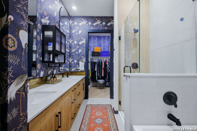 Image 36 of 72 For 719 E Locust St, Unit 4107  4107