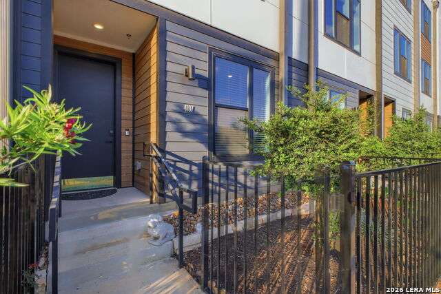 Image 5 of 72 For 719 E Locust St, Unit 4107  4107