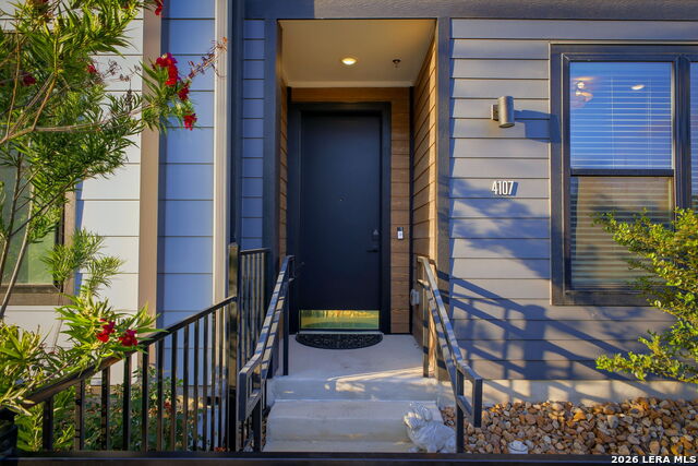 Image 6 of 72 For 719 E Locust St, Unit 4107  4107