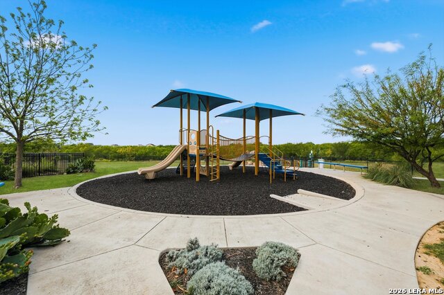 Image 31 of 37 For 13127 Levi Ter