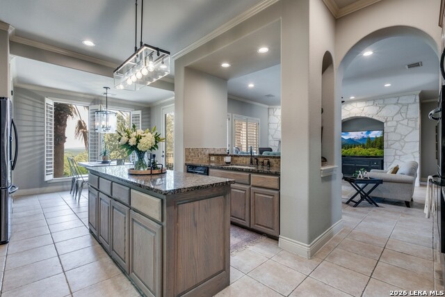 Image 18 of 45 For 915 Campanile