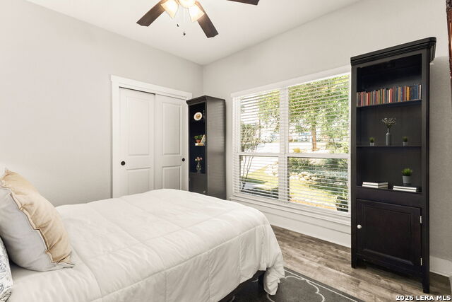 Image 12 of 25 For 950 Live Oak Dr