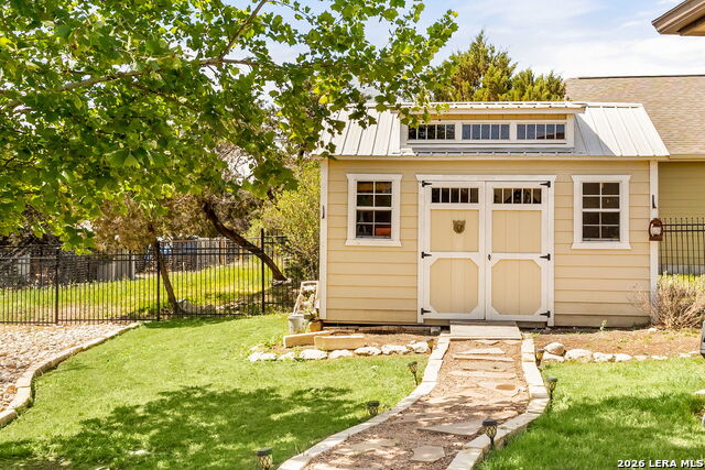 Image 16 of 25 For 950 Live Oak Dr