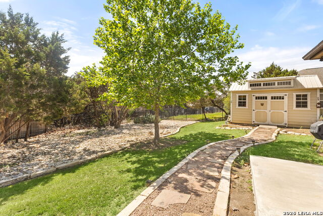 Image 21 of 25 For 950 Live Oak Dr