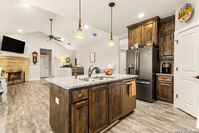 Image 3 of 25 For 950 Live Oak Dr