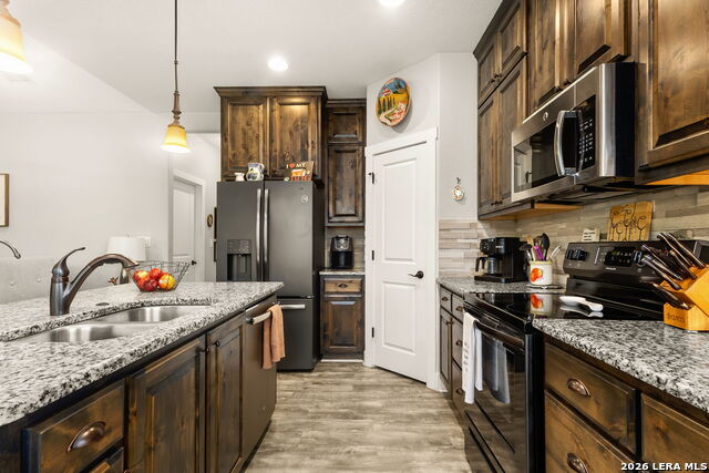 Image 4 of 25 For 950 Live Oak Dr