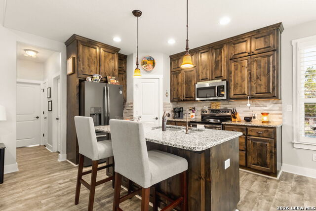 Image 5 of 25 For 950 Live Oak Dr