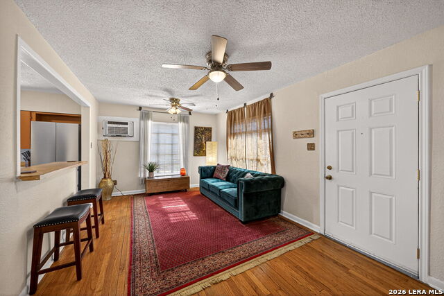 Image 10 of 36 For 303 Woley  