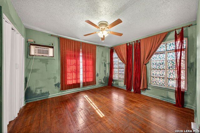 Image 22 of 36 For 303 Woley  