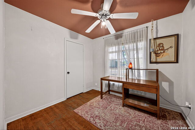 Image 23 of 36 For 303 Woley  