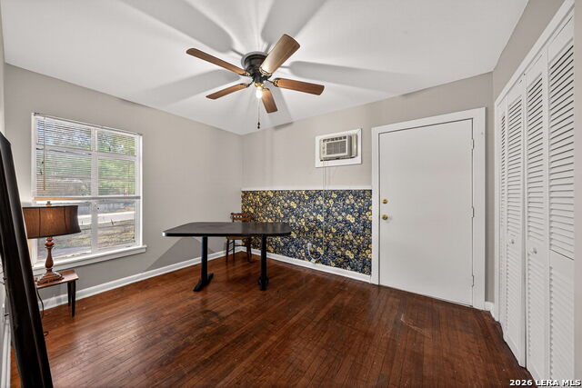 Image 24 of 36 For 303 Woley  