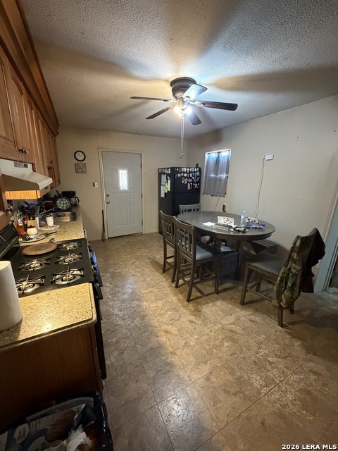 Listing photo id 2 for 2107 Hwy 83 N