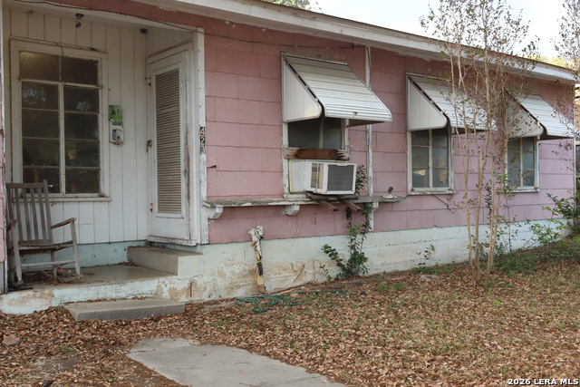 Listing photo id 0 for 423 Blakeley Dr