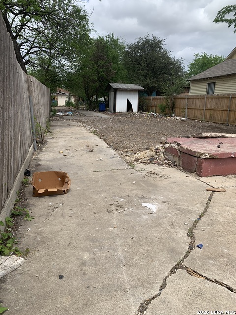 Image 3 of 6 For 405 Frio City Rd