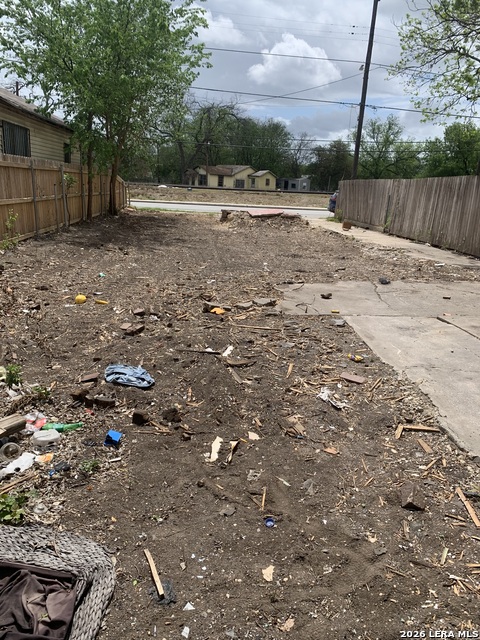 Image 4 of 6 For 405 Frio City Rd