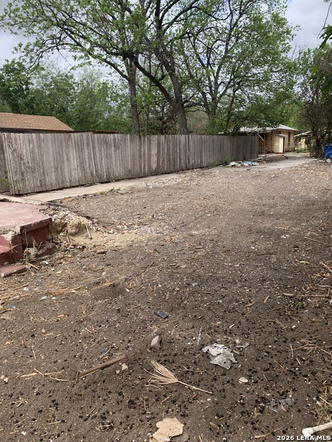 Image 6 of 6 For 405 Frio City Rd