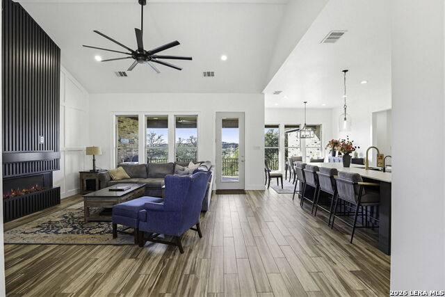 Image 16 of 48 For 827 County Road 2801 E