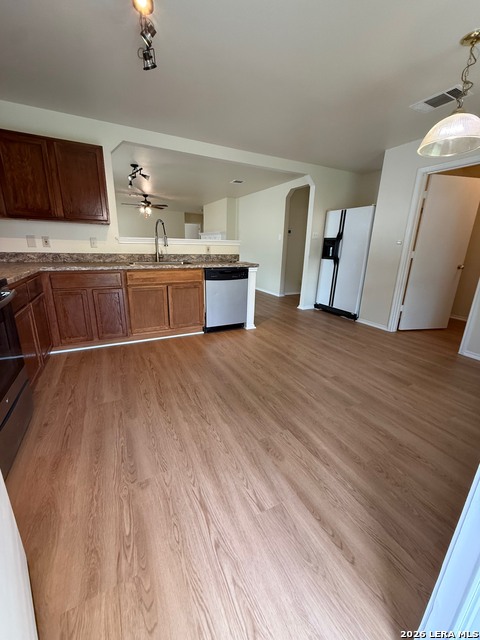 Image 31 of 35 For 7510 Carriage Pass