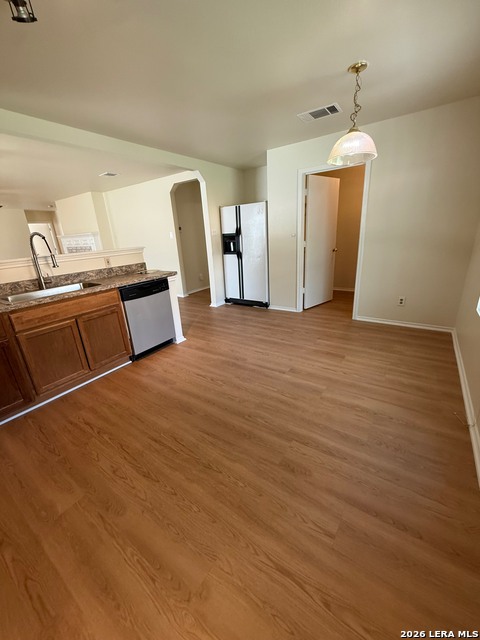 Image 33 of 35 For 7510 Carriage Pass