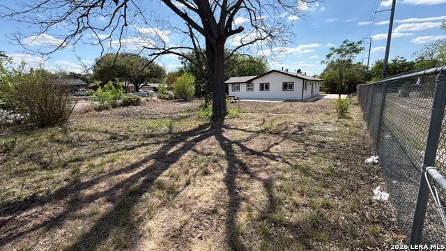 Image 9 of 22 For 5207 Hemphill Dr